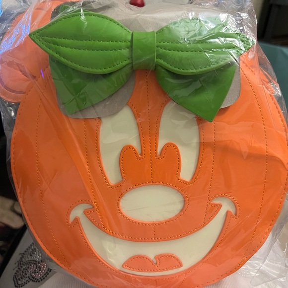 Disney Minnie Pumpkin Loungefly glows in the dark on her face. - Picture 3 of 3